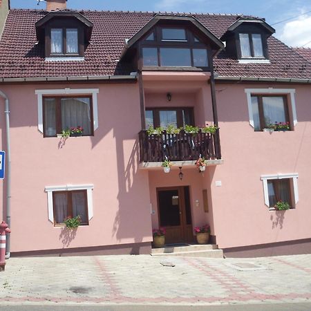 Flamingo Vendeghaz Bed & Breakfast Eger Exterior photo