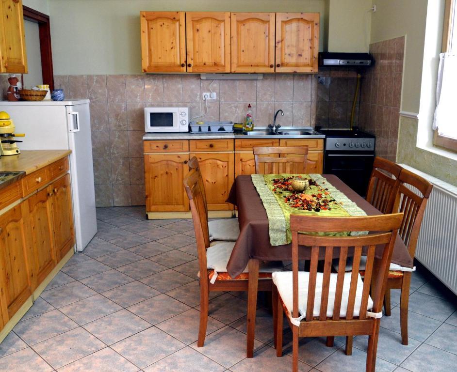 Flamingo Vendeghaz Bed & Breakfast Eger Exterior photo